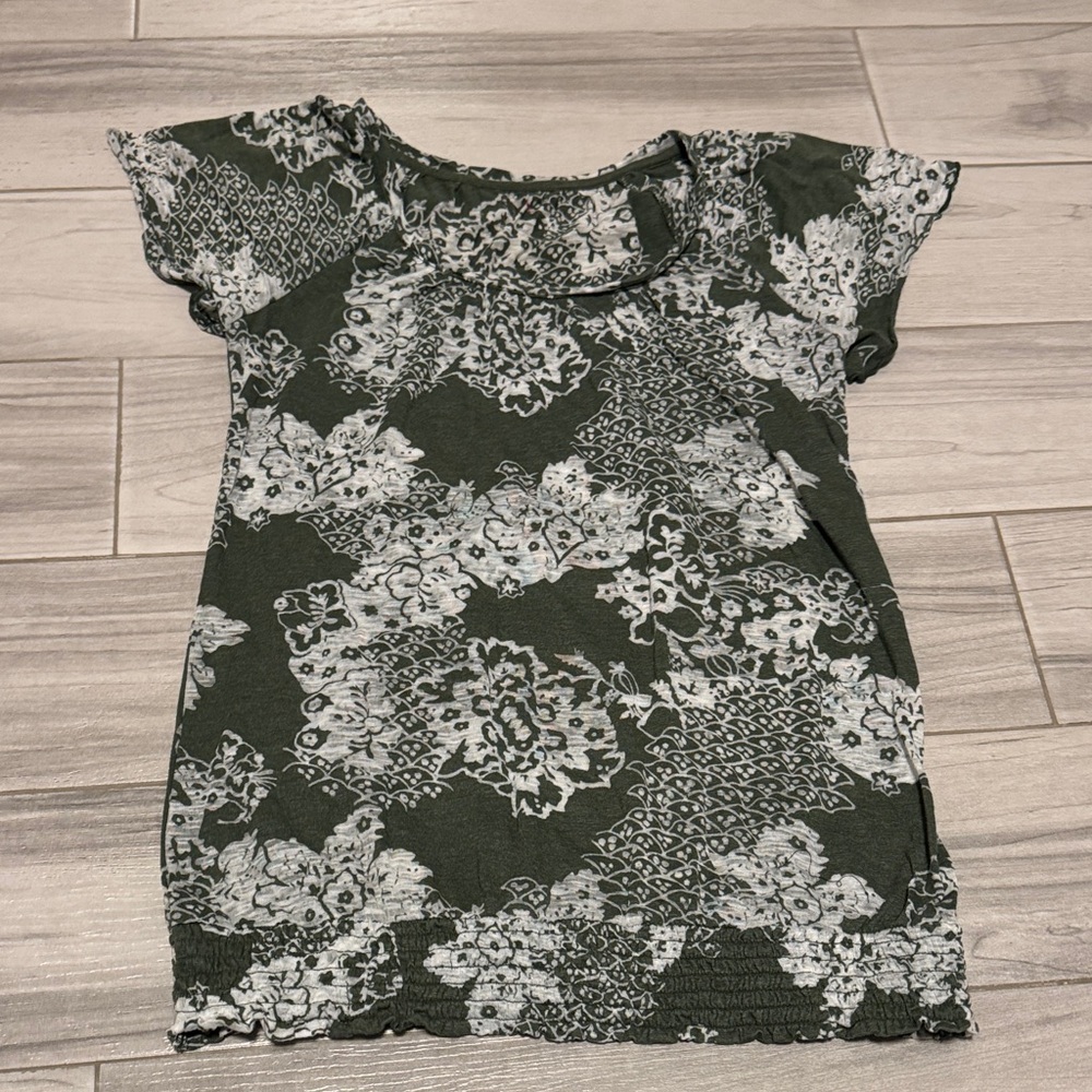 Style & Co. Green and White Patterned Top